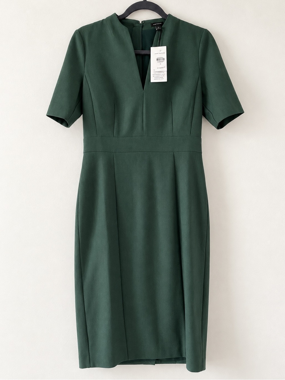 ANN TAYLOR Emerald Green Split Neck Sheath Dress Size 6 NWT Fall Workwear